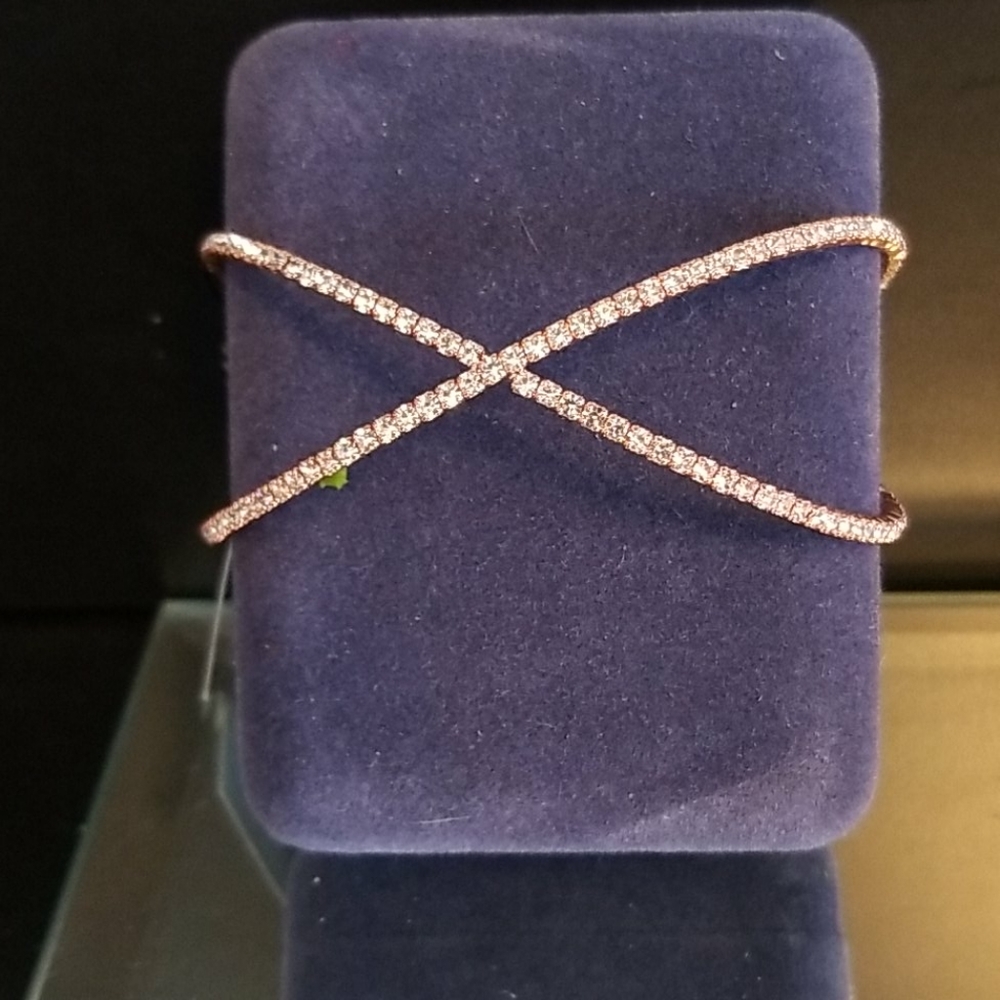 Flexable Beaitiful  EyE Catching  Bracelet